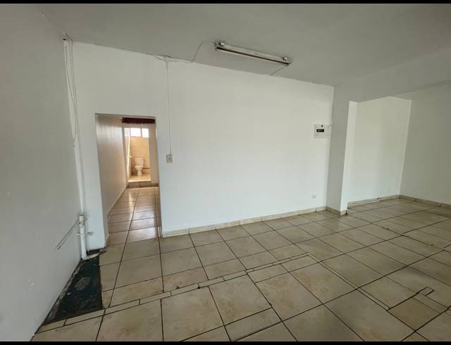 80M² RETAIL TO LET IN STARWOOD